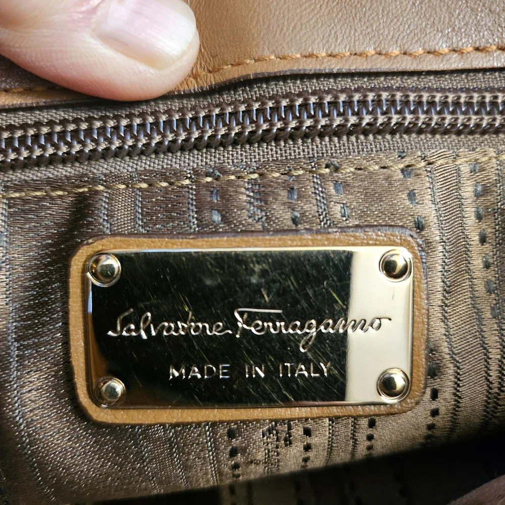 Authentic Ferragamo Saddle Shoulder/crossbody Bag - Picture 4 of 6